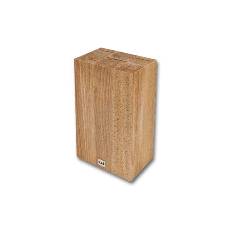 Blokkenset met 5 messen van beukenhout van KAI. Blokkenset met 5 messen van beukenhout van KAI.